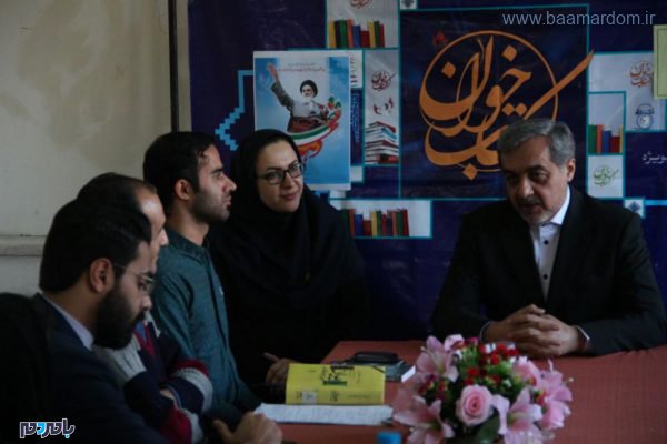 حضور فرماندار لاهیجان در نشست کتابخوان 3 - حضور فرماندار لاهیجان در نشست کتابخوان + تصاویر - با مردم