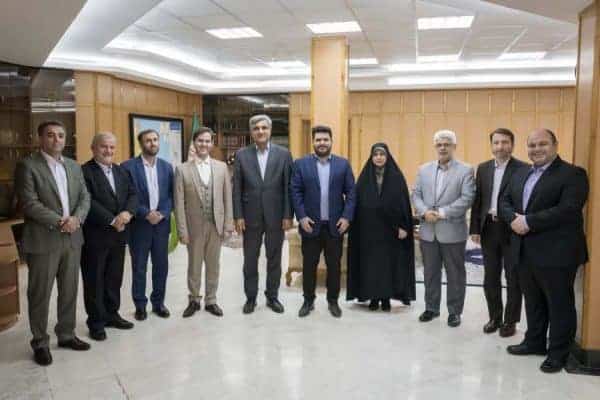 استاندار گیلان در دیدار با اعضای شورای شهر رشت 4 - بدون دخالت و اعمال نظر در وظایف ذاتی شورا آمادگی کمک و مشورت را دارم/ شورا و شهرداری جای سیاسی کاری نیست - v