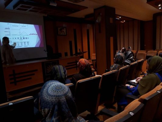 کارگاه آموزشی «بهداشت قاعدگی 1 - آموزش و‌گفتگو تنها راه کنار رفتن باورهای نادرست/ شرمی که هر ماه تکرار می شود - با مردم