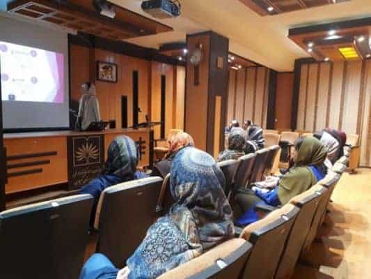 کارگاه آموزشی «بهداشت قاعدگی 3 - آموزش و‌گفتگو تنها راه کنار رفتن باورهای نادرست/ شرمی که هر ماه تکرار می شود - با مردم
