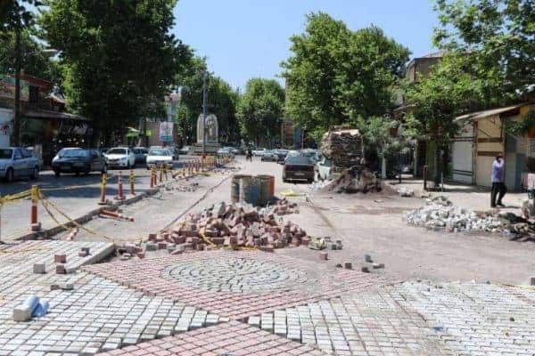 سنگ فرش میدان وحدت به انقلاب - تکمیل پروژه سنگ فرش میدان وحدت به انقلاب به شهرداری لاهیجان واگذار شد - شهرداری لاهیجان