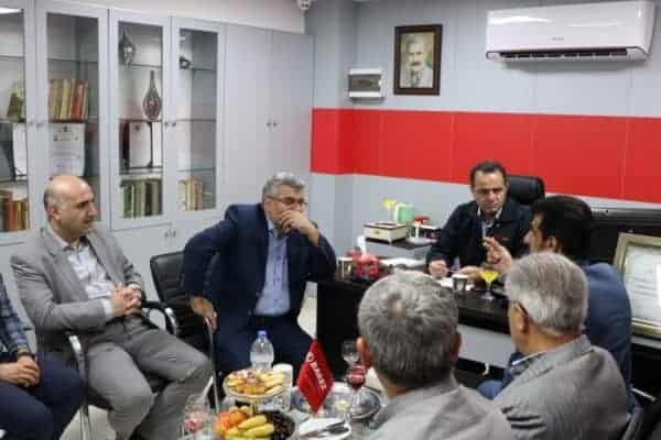 مراسم افتتاحیه نود و هفتمین نمایندگی رسمی لاستیک بارز در رشت 5 - تایرهای تولیدی بارز در رقابتی شانه‌به‌شانه با تایرهای خارجی قرار دارند/ ۴۵ درصد نیاز بازار داخل توسط گروه صنعتی بارز تأمین می‌شود - بارز رشت