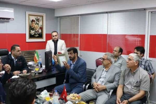 مراسم افتتاحیه نود و هفتمین نمایندگی رسمی لاستیک بارز در رشت 6 - تایرهای تولیدی بارز در رقابتی شانه‌به‌شانه با تایرهای خارجی قرار دارند/ ۴۵ درصد نیاز بازار داخل توسط گروه صنعتی بارز تأمین می‌شود - بارز رشت