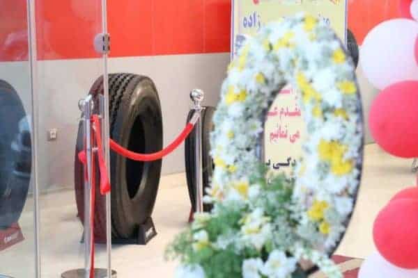 مراسم افتتاحیه نود و هفتمین نمایندگی رسمی لاستیک بارز در رشت 7 - تایرهای تولیدی بارز در رقابتی شانه‌به‌شانه با تایرهای خارجی قرار دارند/ ۴۵ درصد نیاز بازار داخل توسط گروه صنعتی بارز تأمین می‌شود - بارز رشت
