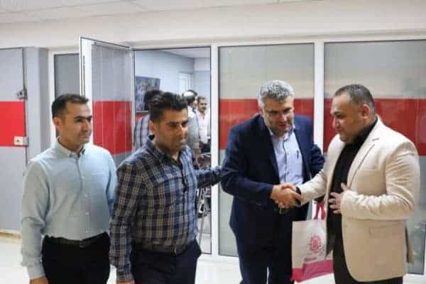 مراسم افتتاحیه نود و هفتمین نمایندگی رسمی لاستیک بارز در رشت 8 - تایرهای تولیدی بارز در رقابتی شانه‌به‌شانه با تایرهای خارجی قرار دارند/ ۴۵ درصد نیاز بازار داخل توسط گروه صنعتی بارز تأمین می‌شود - بارز رشت