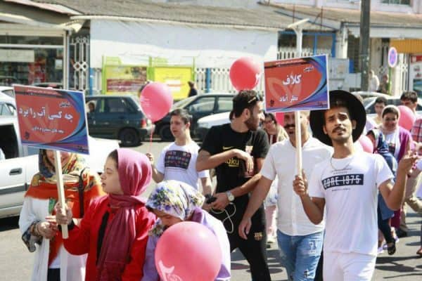 افتتاح جشنواره تئاتر خیابانی شهروند لاهیجان 11 - جشنواره تئاتر خیابانی شهروند لاهیجان با گلباران مزار شهدا آغاز شد + تصاویر - تئاتر خیابانی شهروند لاهیجان