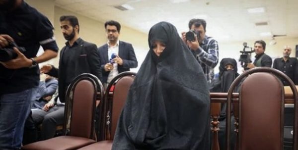 شبنم نعمت‌زاده 1 - قرائت کیفرخواست شبنم نعمت زاده توسط نماینده دادستان/ متهمان باعث کمبود دارو در کشور شده‌اند/ نعمت زاده: / فعالیتم به واسطه رانت نبوده است - شبنم نعمت زاده