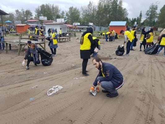 حلقه انسانی محیط زیستی های گیلان در اعتراض جهت مخالفت انتقال آب دریای کاسپین 3 - حلقه انسانی محیط زیستی های گیلان در اعتراض جهت مخالفت انتقال آب دریای کاسپین+ تصاویر -