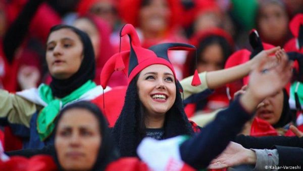 زنان در ورزشگاه 600x338 - ورود زنان به ورزشگاه‌ها در مشهد ممنوع شد / شهر مذهبی قواعد خود را دارد
