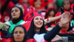ورود زنان به ورزشگاه‌ها در مشهد ممنوع شد / شهر مذهبی قواعد خود را دارد