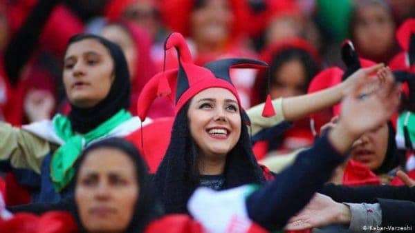 زنان در ورزشگاه - ورود زنان به ورزشگاه‌ها در مشهد ممنوع شد / شهر مذهبی قواعد خود را دارد - زنان