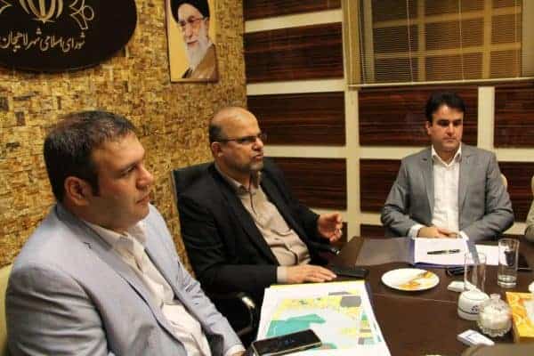 طیران تمیزکار کاظمی - مدیریت شهری در اجرای طرح‌ها نگاه ویژه‌ای به مناطق کم برخوردار لاهیجان داشته است - «شهردار کیه؟» در لاهیجان