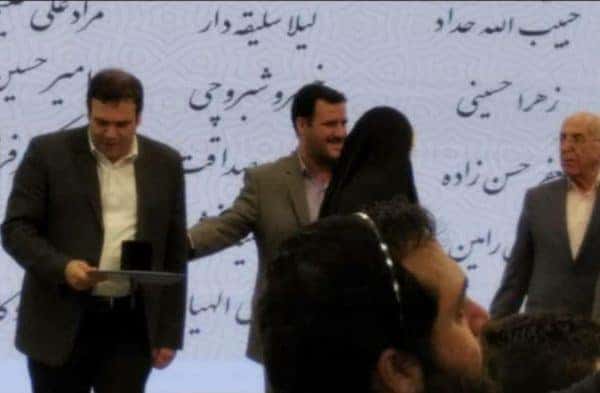 45454 - تجلیل از شهردار لاهیجان در هشتمین جشنواره ملی تلاشگران کشور - شهردار لاهیجان