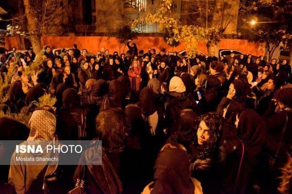 اجتماع مردم مقابل دانشگاه‌های امیرکبیر، شریف و تهران 6 - اجتماع مردم مقابل دانشگاه‌های امیرکبیر، شریف و تهران+ تصاویر -