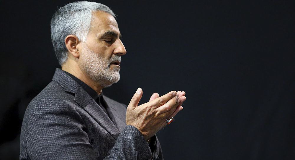 تصویری از آماده سازی مزار سردار سپهبد سلیمانی در گلزار شهدای کرمان