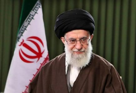 رهبر انقلاب - کمک ۴۵۰میلیون‌تومانی رهبر انقلاب برای آزادی زندانیان نیازمند - رهبر