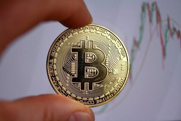 2 بیت کوین - استخراج بیت کوین چگونه است و به چه کسی ماینر بیت کوین می گویند؟ - استخراج بیت کوین