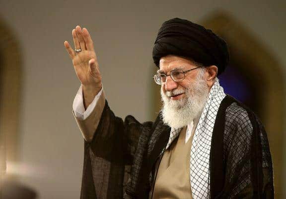 با قوای مجریه و قضائیه تعامل برادرانه و در حوادث مهم جهانی و داخلی موضع گیری های انقلابی داشته باشید