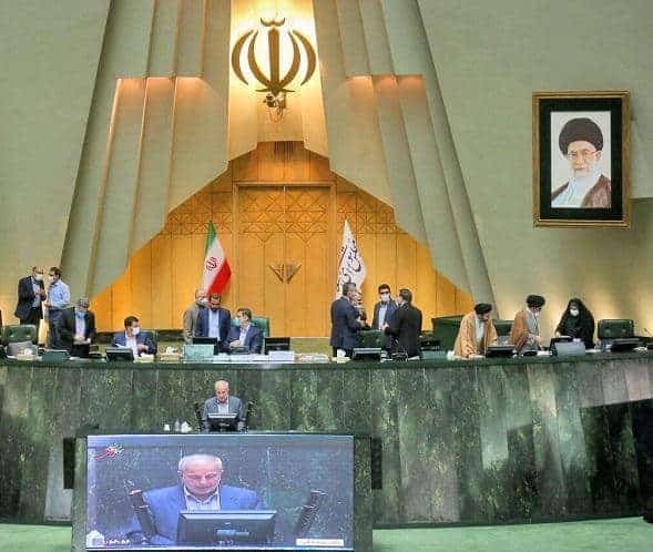 یک فوریت طرح«بازگشت کوپن» نماینده رشت تصویب شد/ مخالفان: طرح تامین کالاهای اساسی کد غلط دادن به دشمن است