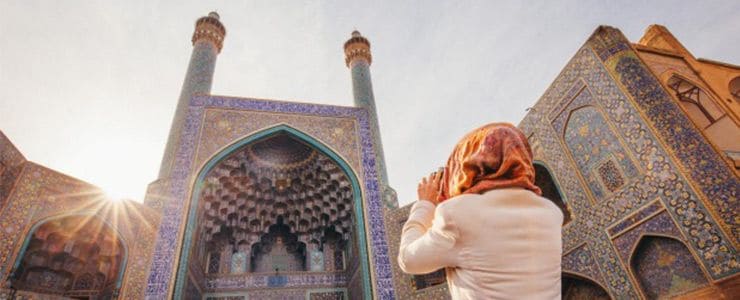 چرا ایران نسبت به جاذبه هایی که دارد کمتر توریست جذب می کند