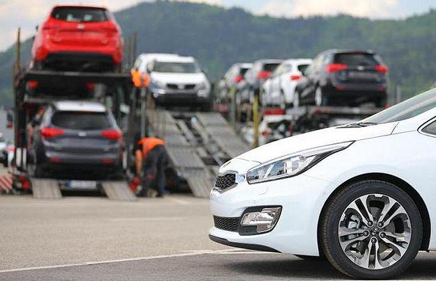 واردات خودرو - واردات خودرو به مناطق آزاد در سال آینده ممنوع است - واردات خودرو