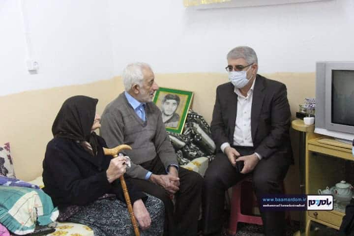 دیدار قاسم نژاد معاون سیاسی امنیتی و اجتماعی استانداری گیلان با خانواده شهید حسن زاد حسین در شهرستان رودسر