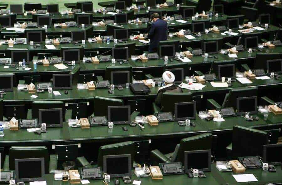جمع آوری امضا در مجلس برای نامزدی رئیسی در انتخابات ۱۴۰۰