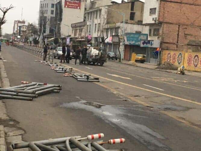 جمع آوری نرده های خط بی آر تی در محدوده میدان فرهنگ به توشیبا رشت - جمع آوری نرده های خط بی آر تی در محدوده میدان فرهنگ به توشیبا رشت - توشیبا رشت