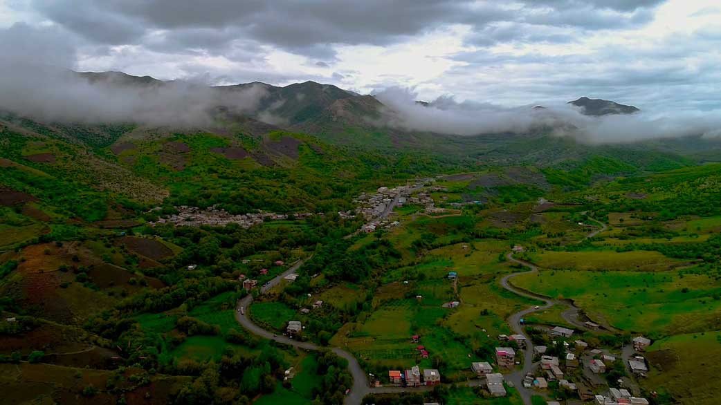 بهترین محصولات طبیعی سردشت (عسل، سماق و انگور سیاه)