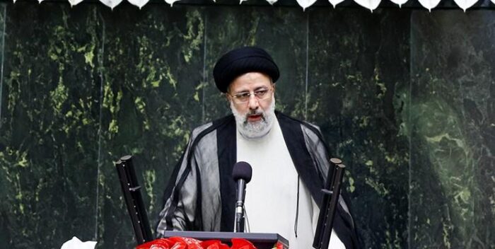 رئیسی در مجلس - پیام رای مردم در انتخابات تحول خواهی و عدالت طلبی بود/ تحریم ها علیه ملت ایران باید لغو گردد -