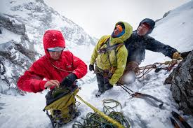 11 12 - تجهیزات و پوشاک مورد نیاز یک کوهنورد برای صعود زمستانی -