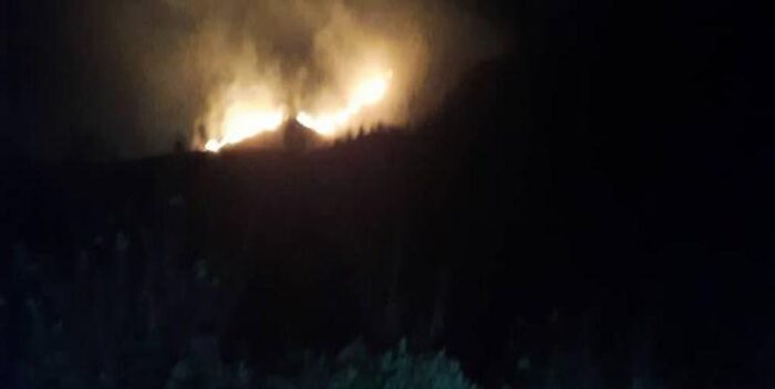 آتش 700x352 - حریق ۹ هکتار اراضی جنگلی در گیلان/ تاخت و تاز آتش ادامه دارد