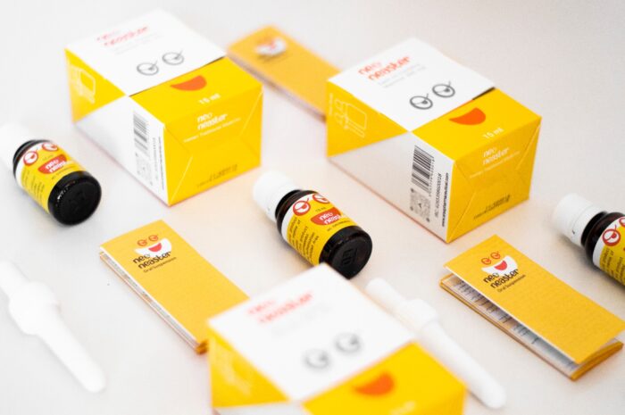 NEONEASTER 700x465 - قطره نئوناستر، درمانی ایمن و اثرگذار برای زردی نوزادان (تولید شده توسط داروسازی ارس)