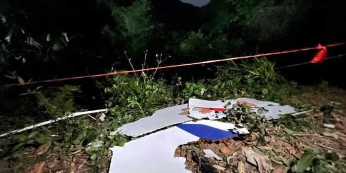 سقوط هواپیما در کوهستان 700x350 - سقوط هواپیما در کوه / 132 سرنشین کشته شدند