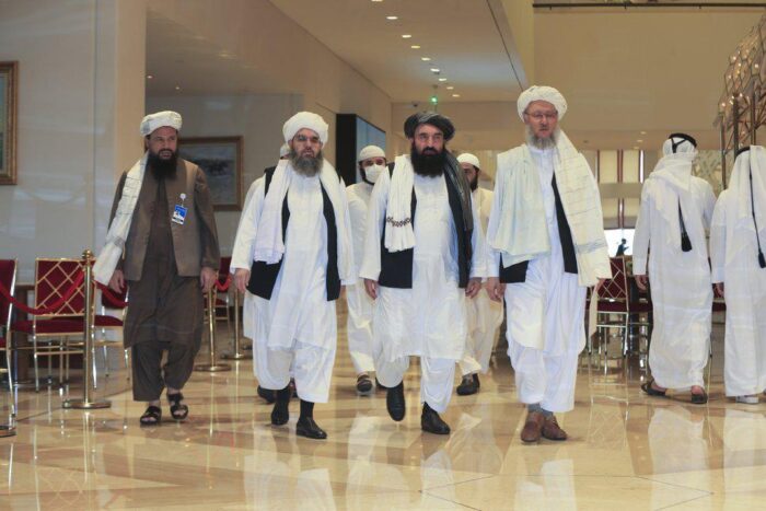 طالبان 700x467 - طالبان مانع ورود کارمندان بدون ریش به ادارات شدند