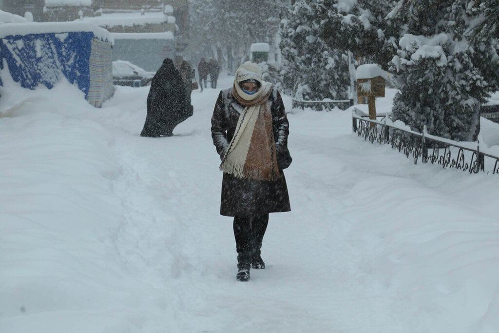 تصاویر | بارش شدید برف در آخرین روز سال ۱۴۰۰