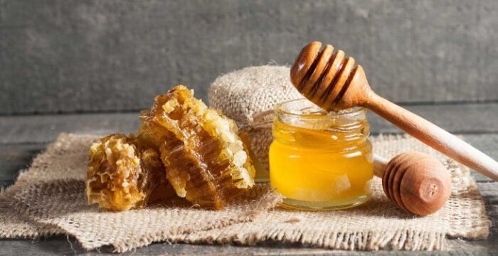 honey and cholesterol 700x360 - آشنایی با 11 غذا که کاهش دهنده کلسترول هستند