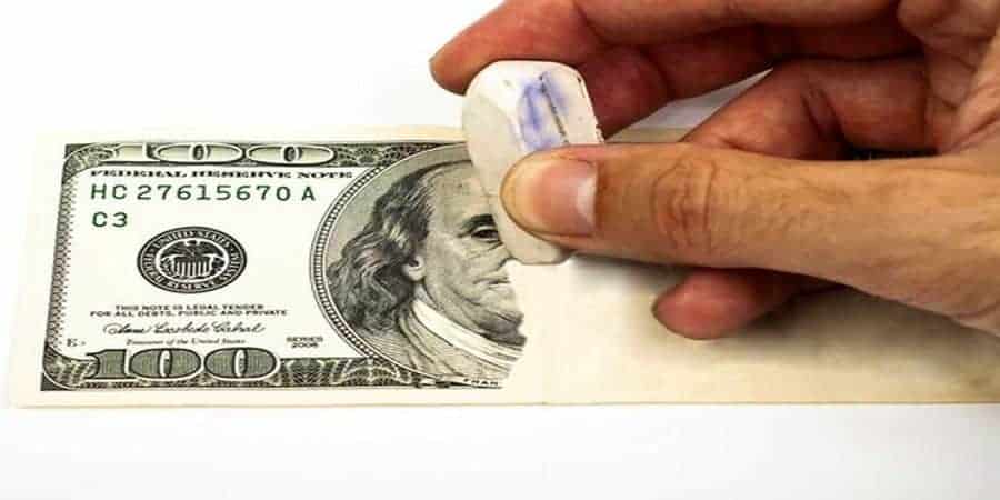 کسانی که نام حذف ارز 4200 تومانی را جراحی اقتصادی می گذارند، چیزی از اقتصاد نمی دانند