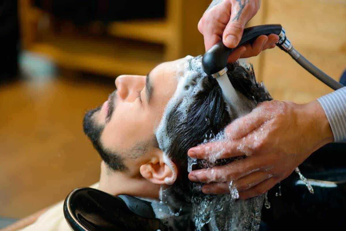 تاثیر نوع و برند شامپو بر لطافت موها