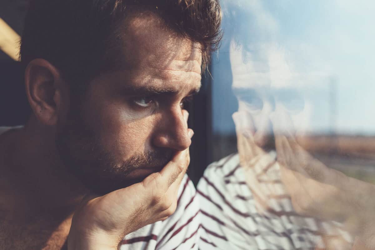 چگونه با احساس تنهایی کنار بیاییم؟ 4 راه غلبه بر تنهایی