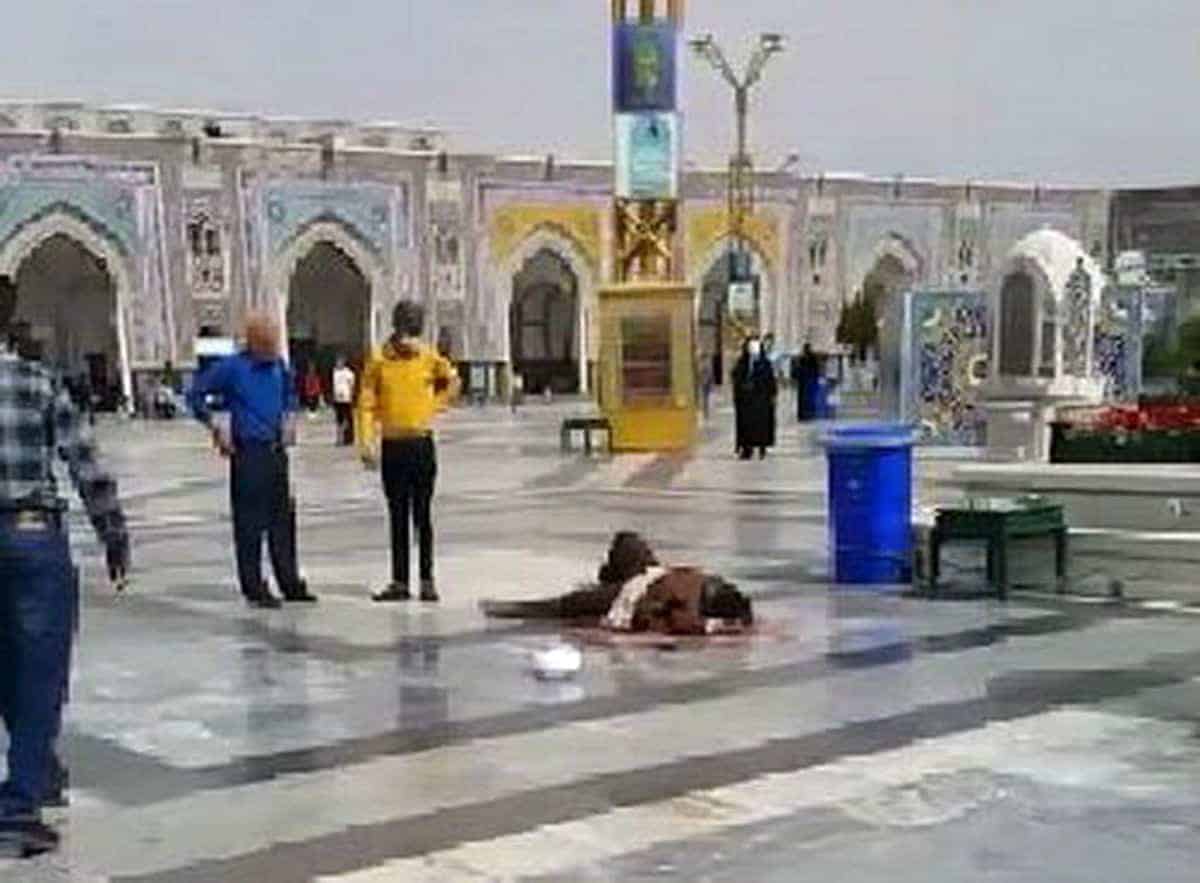 اولین تصاویر منتشر شده از حمله به 3 روحانی در حرم رضوی+فیلم