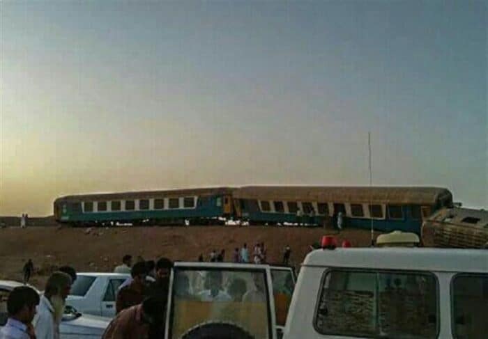 خروج قطار مسافربری مشهد به یزد از ریل 3 - خروج قطار مسافربری مشهد به یزد از ریل؛ ۱۷نفر جان باختند و ۵۰ نفر زخمی شدند/ برخورد قطار با بیل مکانیکی+ تصاویر - مشهد به یزد