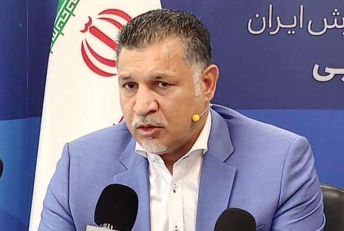 علی دایی - دروغ می گویند؛ همسرم نه ممنوع الخروج بود، نه تعهدی داده بود و نه داشت می رفت آمریکا -