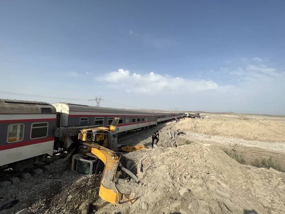 سرعت قطار مشهد- یزد ۱۱۴کیلومتر بر ساعت بود/ سیستم ATC قطار فعال نبود/ ریل در حال بهسازی بود