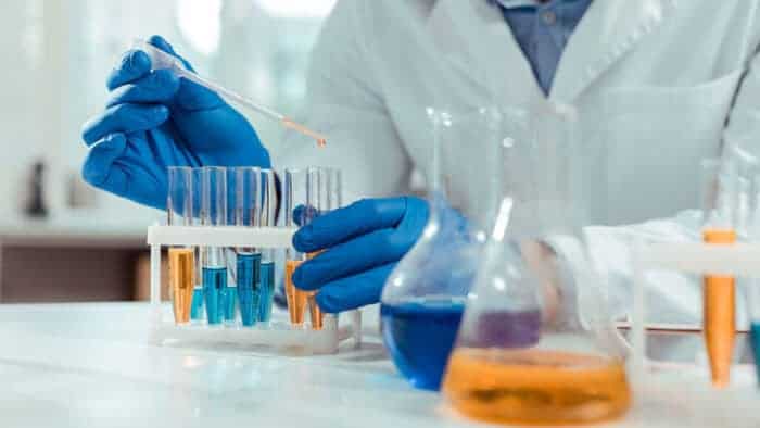 images 1657540849 - تحلیل و بررسی کتاب های شیمی مبتکران -