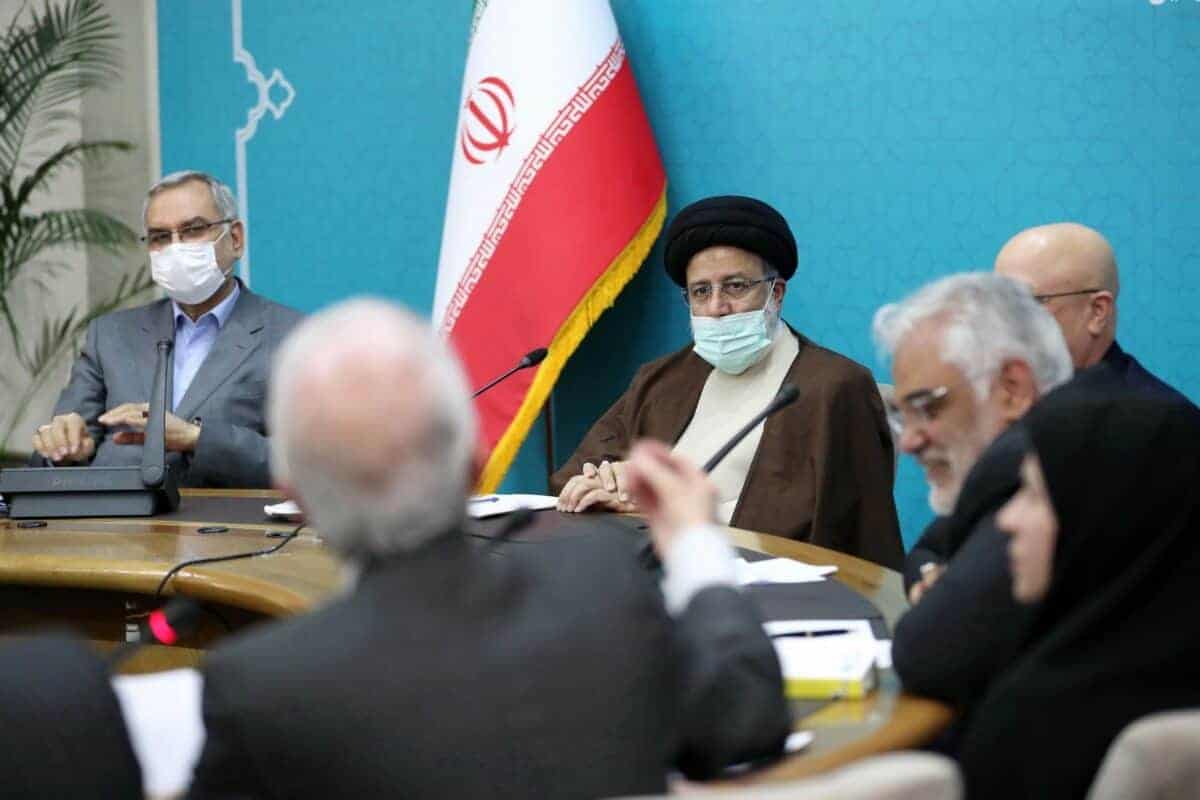 واکنش آذری جهرمی به پیشنهاد پایتون به رئیسی / کاش تلنگری باشد برای اصلاح جدی نظام رتبه‌بندی اساتید