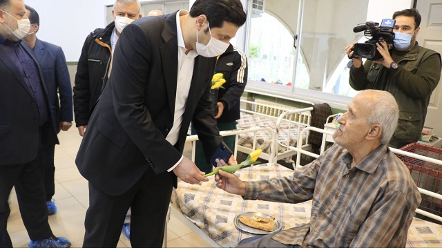 photo 2023 03 26 11 57 33 - دیدار مسئولان لاهیجان با سالمندان در اولین روز از عید نوروز -