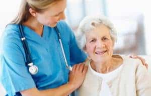چگونه از خدمات مراقب و پرستار سالمند ارزان در منزل استفاده کنیم؟