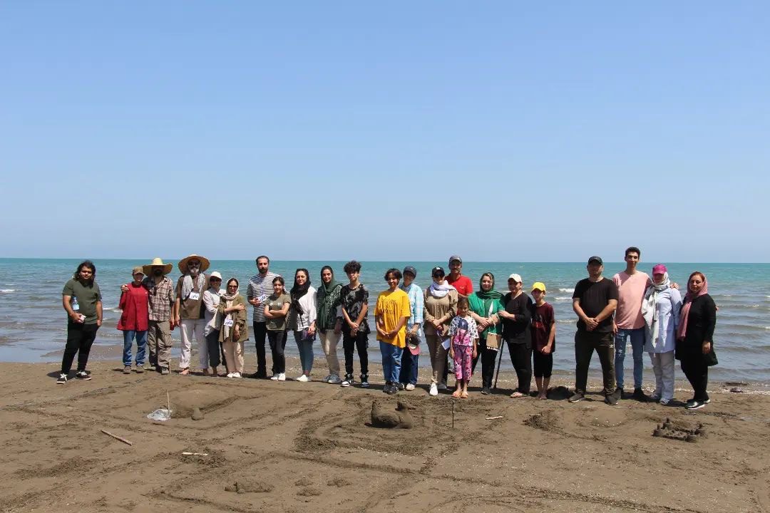پاکسازی ساحل و همایش ساخت مجسمه‌های شنی در ساحل چابکسر برگزار شد / گزارش تصویری