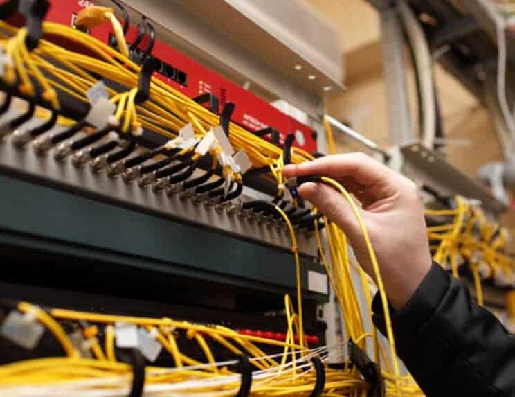 دوربین فیبر نوری چیست و چه کاربرد هایی دارد؟